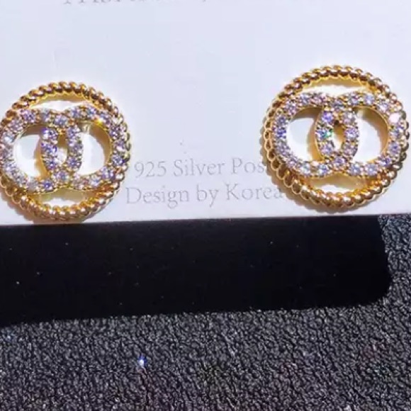 Jewelry - New 18k gold plated gorgeous earrings